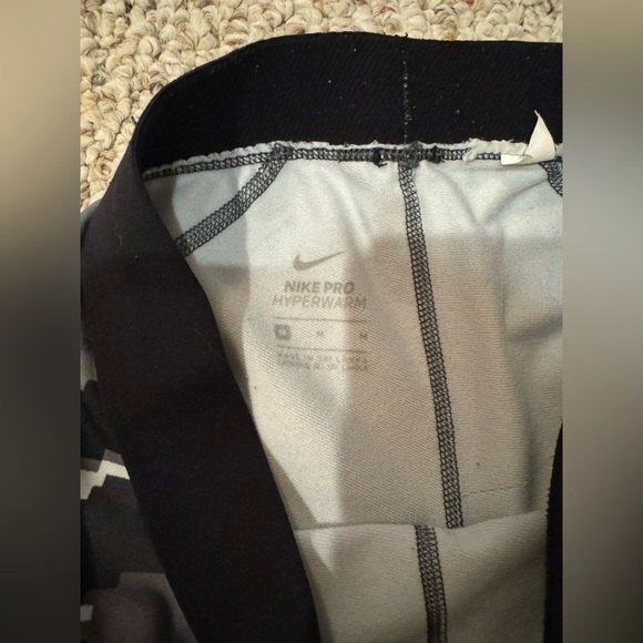 NIKE PRO hyperwarm women size Medium black white geometric compression leggings - Picture 3 of 4